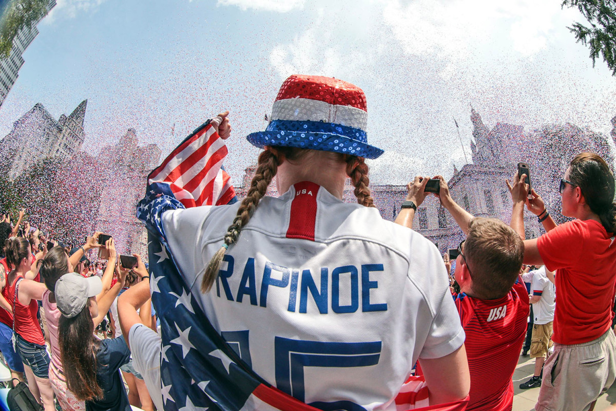 megan-rapinoe-parade-girl
